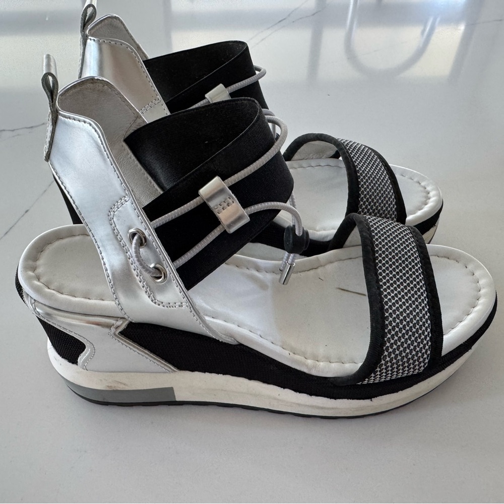 Nero Giardini Black and White Sandals with Adjustable Straps